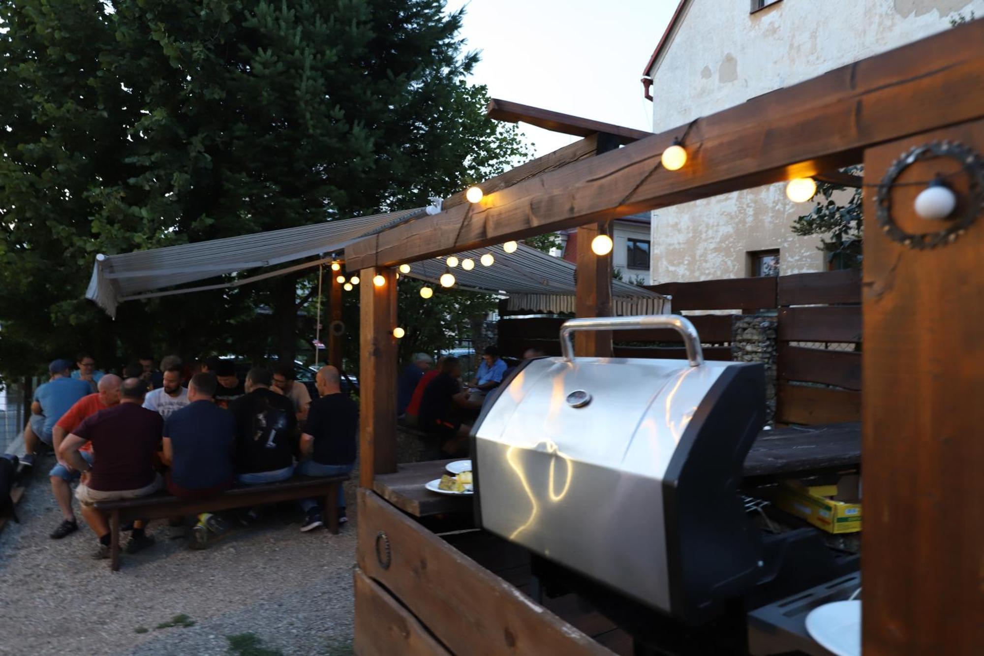 Bike Bistro A Penzion U Vsech Andelu Nove Mesto pod Smrkem Exterior foto
